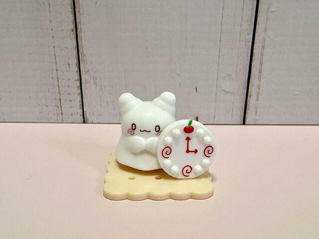 【チョコサプ サンリオキャラクターズ】まるまるはクリームの時計と登場です。かわいい!