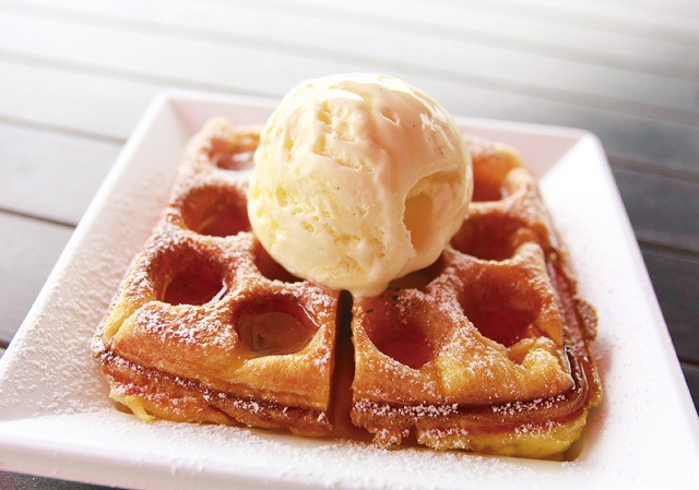 NEOPASA駿河湾沼津(上り) メープルバニラシューワッフル 490円