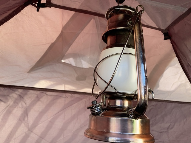 【ワークマン BASICドームテント】上にランタンを引っ掛けるところがあります