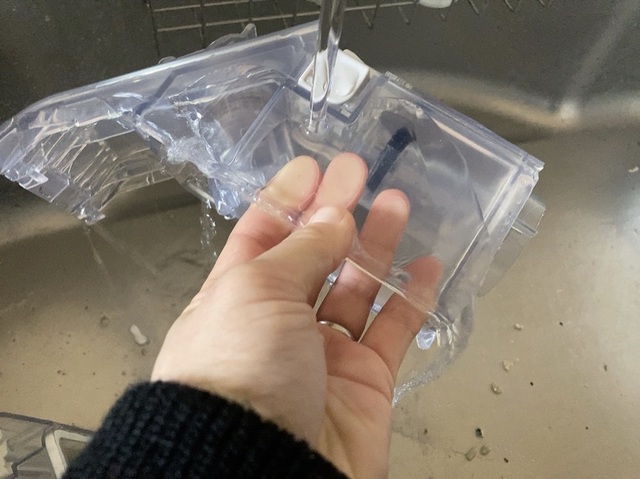 【アイリスオーヤマ ハンディリンサークリーナー】水で丸洗い可能