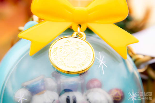 35周年のロゴがデザインされたチャーム