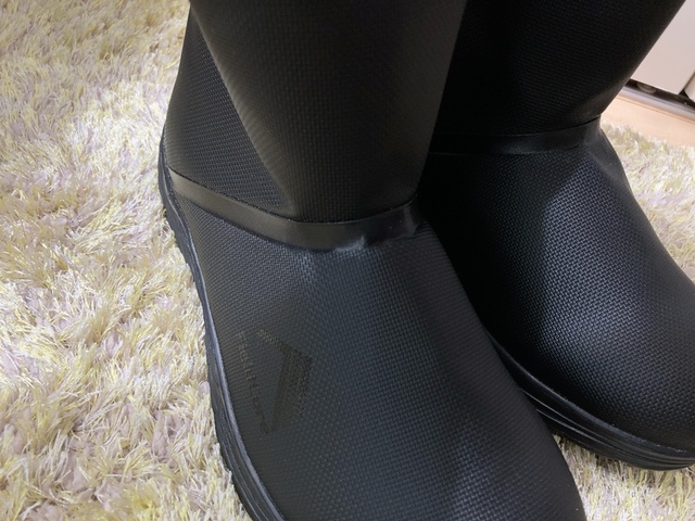 【ワークマン 防水フィールドブーツ】薄手でやわらかい生地です