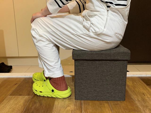 「ハントボックススツール30 チャコール」もちろんこちらも座れます！