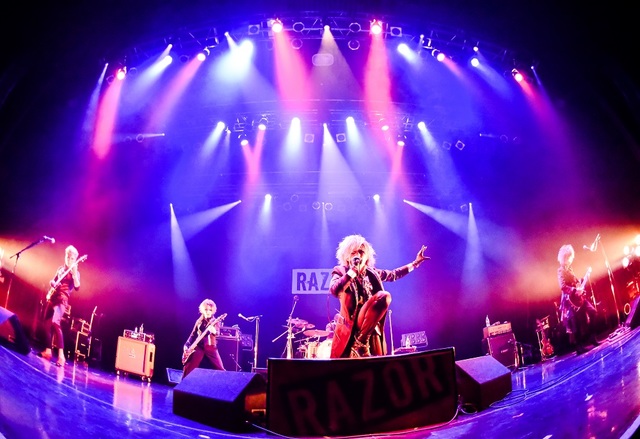 RAZOR (PHOTO BY 土屋良太)