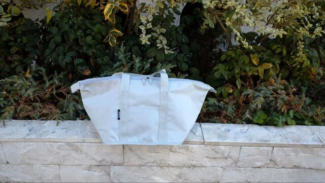 【山崎実業 tower スーパー・コンビニ弁当がそのまま入る 洗えるお弁当バッグ】丈夫で使用シーンも選ばないのでコスパ良し!