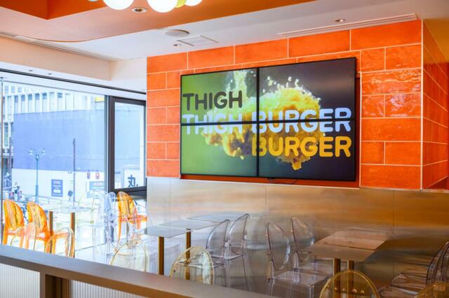 「マムズタッチ」【韓国発の「MOM'S TOUCH」今ならモーニングメニュー全品100円！「トリプルチーズサイバーガー」もレギュラーメニューに！】