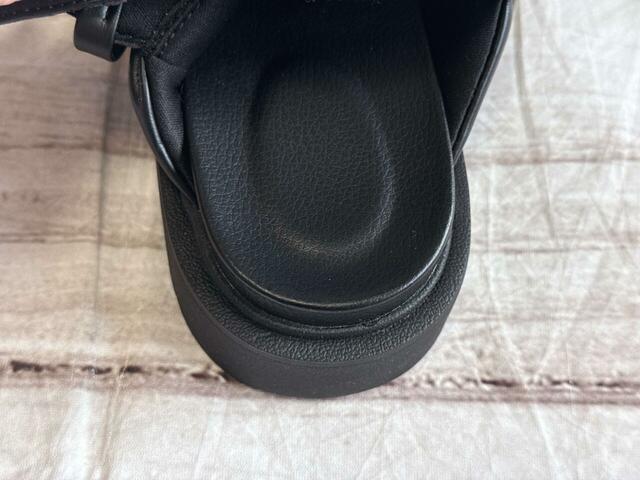 ライニングはサラッした素材で足あたりが気持ちよく◎