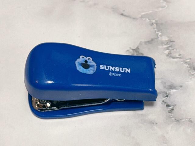 パペットスンスンの付録 6：ミニホチキス／サイズは（約）縦5.7×横2.3×高さ3.2cm