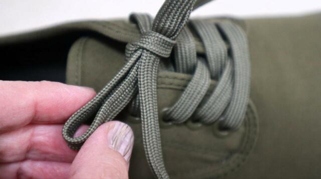 【無印良品　柔らかい中敷を使用した撥水タンクソールシューズ】靴ひもも十分な強度で、へたりにくいのが特徴です