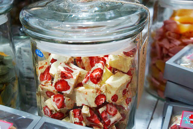 すべてのお菓子に苺が！