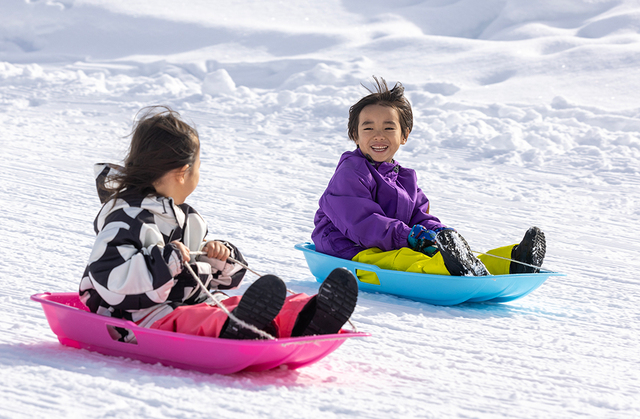 そりで滑れば、この笑顔♪