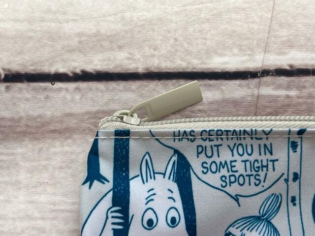 ファスナーで開閉する仕様