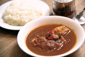 新宿の「カレー」名店／Spice Curry CLOVE　タマネギ丸ごとスパイシーカレー 800円