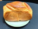 【シャトレーゼ　フランス産発酵バター香るデニッシュブレッド】7.5ｃｍ×16ｃｍ×10ｃｍと大きく、スライスして食べます