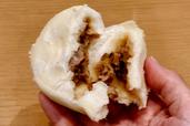 white PAO（豚饅）・粗く切ったひき肉が特徴的な豚饅／TOKYO PAO