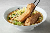 「ド満福デッ角煮ラーメン」＜期間：2025年1月1日〜2025年1月20日＞【おみくじで神吉ひいたら『ラーメン一生無料！』年始めは「どうとんぼり神座」の角煮ラーメンで運だめし！】