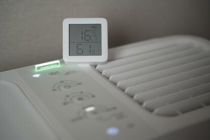 スイッチボット気化式加湿器　温湿度計プラスセット Amazon.co.jp: SwitchBot 加湿器 気化式 温湿度計 省エネ - スイッチ