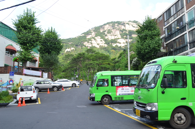 「鍾路09」マウルバスの折り返し地点、水聲洞渓谷