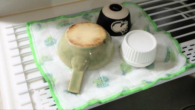 【山崎実業：tower 折り畳み水切りシリコーントレー付き】ふきんもジャストサイズ