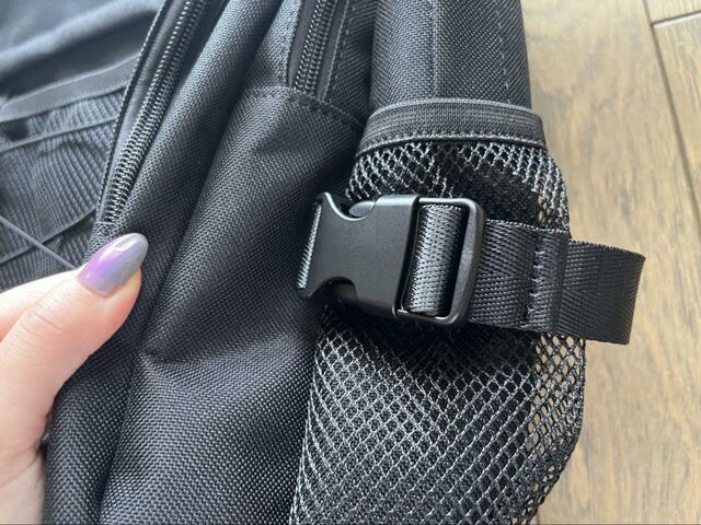 【Honeys　コード付大容量リュック】カラーはブラックとベージュの2種類あります