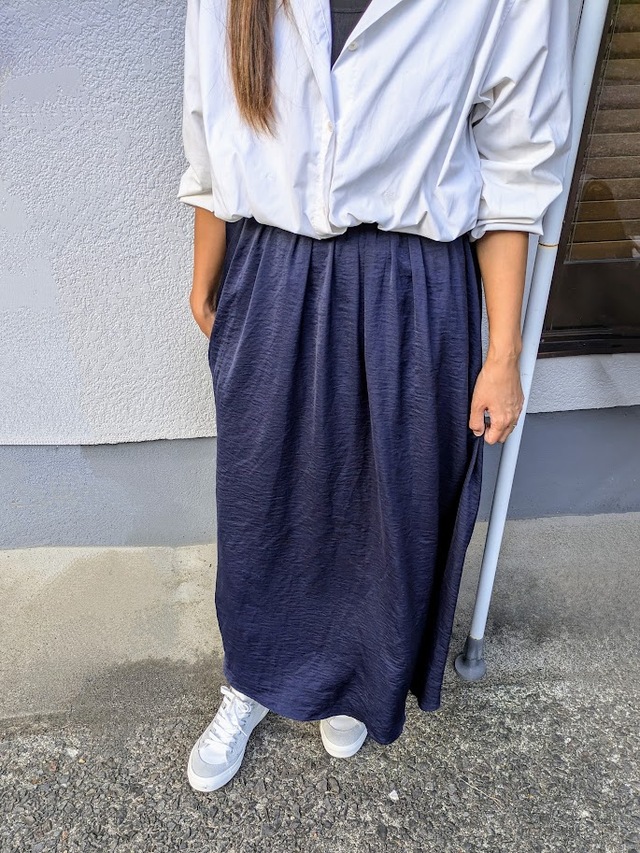 【niko and… オリジナルオーガニックレースアップスニーカー】スカートと合わせても、きれいめにもカジュアルにもまとめられます