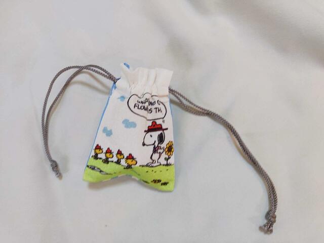 コロンとしてとってもかわいい【デコホーム商品】豆巾着（ヒマワリ スヌーピー BS02）価格：499円