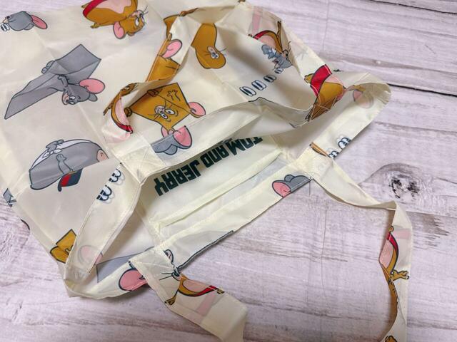 内側にはポケット付き