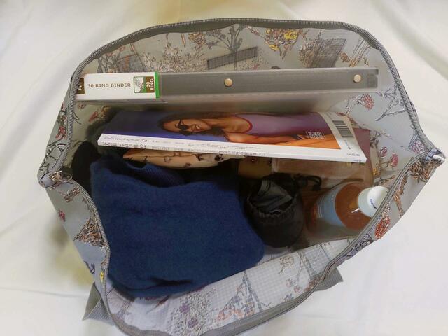 雑誌、A4ファイルも入った