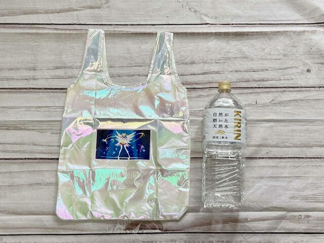 2Lのペットボトルを並べてみました♪【3COINS×セーラームーン】エコBAG （B）／550円（税込）