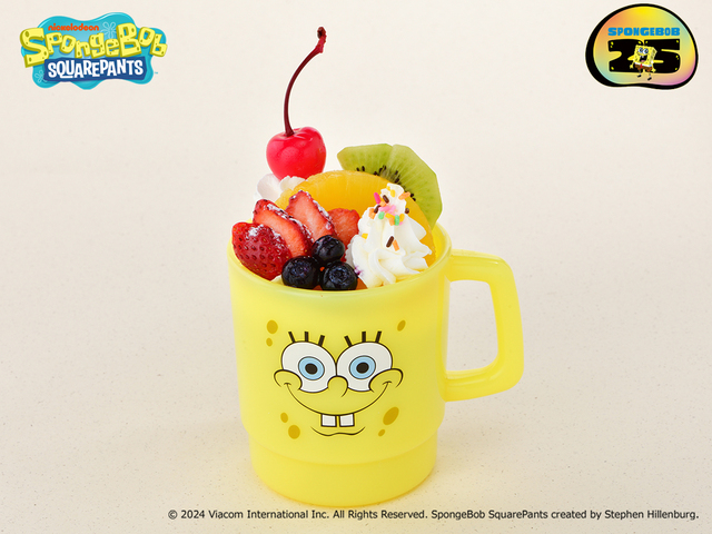 「HAPPYファンキー！彩りフルーツとたっぷりカップケーキ」＜1,280円（税込）＞【『スポンジ・ボブ』のテーマカフェ「CAFE Secret Recipe」がオープン】