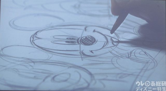 ディズニーのアーティストが特別に描き下ろしたアートのドローイング映像が流れる