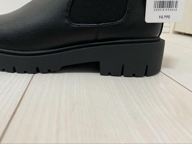 【ユニクロ　コンフィールタッチサイドゴアショートブーツ】ヒールは数センチほどなのに履くと脚がキレイに見えます