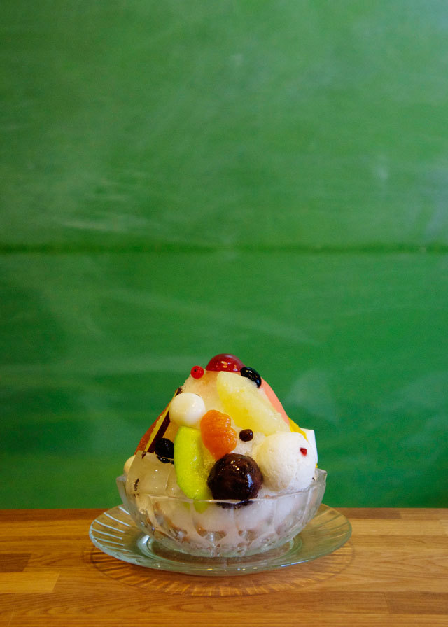 うめのま [福岡・渡辺通]  くだものあんみつかき氷 900円 （ 練乳+100円、コアントローリキュール+300円）