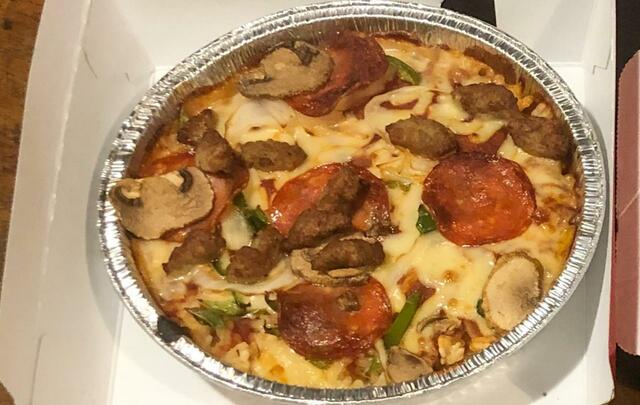 【ドミノ・ピザ  】ライスの上にピザの具材を載せたピザライスボウル