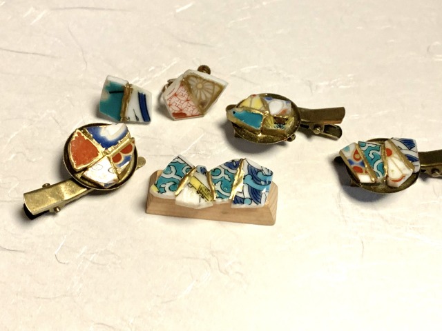 金継ぎ体験は、ピアスやイヤリングのほかにブローチや箸置きも作れる
