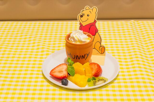 フローズンヨーグルトinハニーポット 1,690円｜「くまのプーさん」FUNNY & HUNNY OH MY CAFE（東京会場限定）