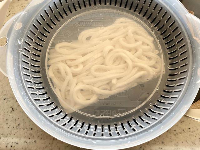 【ダイソー】電子レンジ調理器（冷凍うどん用）／100円