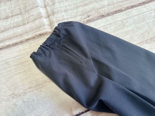 袖穴仕様で指が出せるタイプ