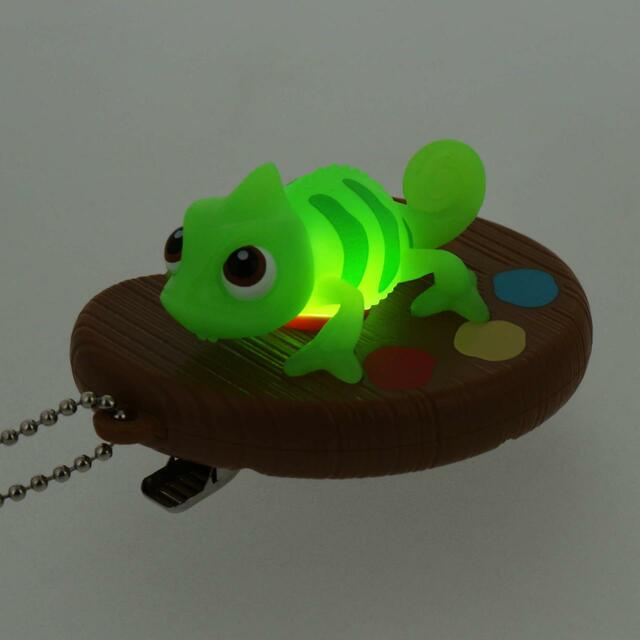 光るおもちゃ 2,200円｜「ラプンツェルのランタンフェスティバル」をテーマにしたグッズ｜東京ディズニーシー新テーマポート「ファンタジースプリングス」｜販売店舗：東京ディズニーシー「エンポーリオ」｜発売日：2024年5月28日（火）