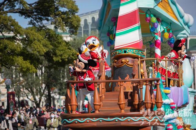 「ミッキー＆フレンズのグリーティングパレード：ディズニー・クリスマス」｜東京ディズニーランド