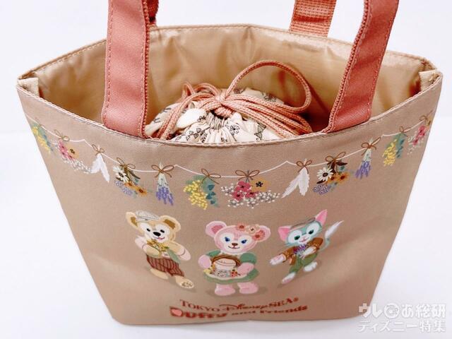 ファスナーが無いので大きく開く