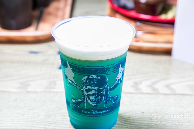 ビアカクテル（サワーホワイト＆ブルーシロップ）