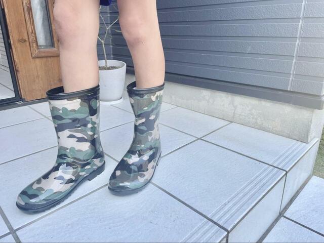 【西松屋　SA）レインブーツ（迷彩柄）】ミドル〜ロングな丈感です