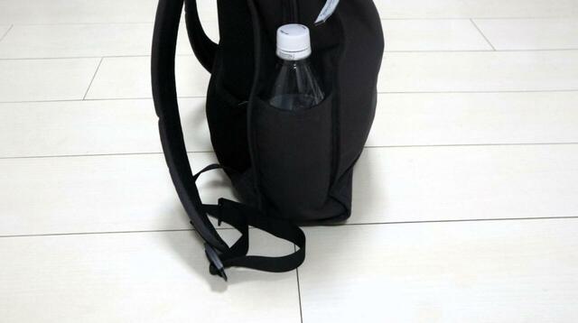 【anello GRANDE（アネロ グランデ） トート型リュック CABIN】両サイドのポケットはペットボトルや折りたたみ傘にぴったり。通勤やデイリーに必要な荷物を一通り入れられます！