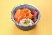 海峡サーモン三色丼