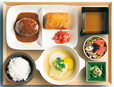 京洋食 あかつき あかつき御膳（ライス・小鉢付） 1690円 デミグラスハンバーグと、季節により内容が変わるクリームコロッケ。