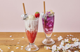 左：Pinkish ストロベリー甘酒フロート（ノンアルコール）　 ￥1,320（税込）、右：Floral ライラックハニーレモネード　￥1,210（税込）