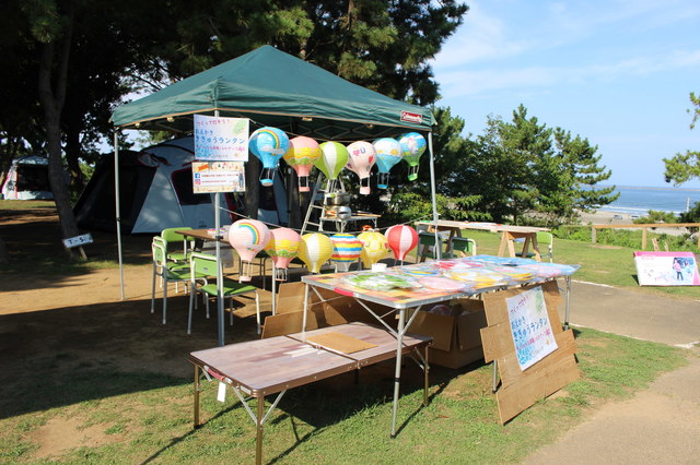 ランタン作り。親子で楽しめるワークショップも。