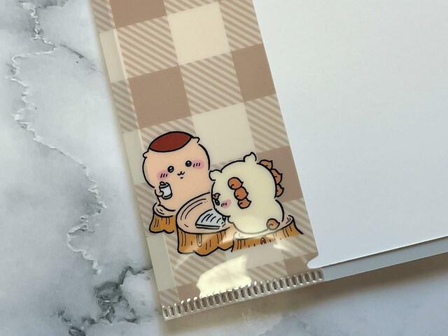 お酒の資格の試験勉強を頑張るシーサー＆勉強を教えてあげているくりまんじゅう♪