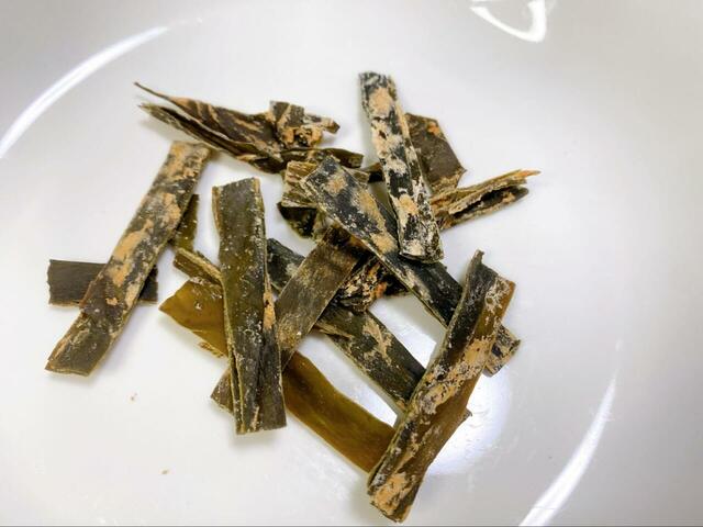 【カルディ おしゃぶり梅昆布 11g】想像以上に梅がたっぷりついています